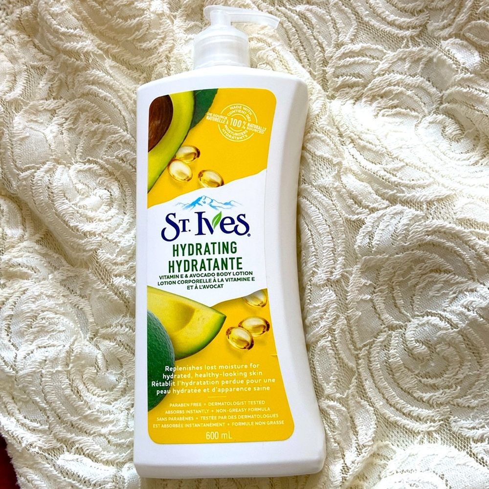 ST. Ives hydrating body lotion with vitamin E & Avocado oil 600ml